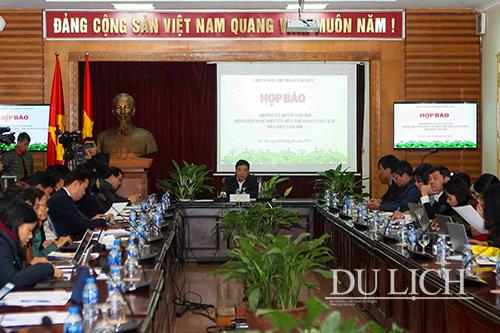 Chánh văn phòng Bộ VHTTDL Nguyễn Thái Bình chủ trì cuộc họp báo